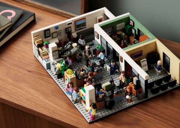 <p>The set comes complete with the full main office and Michael Scott’s (Steve Carell) office detachable, and apart from a wall swap it stays very close to the original fan design.</p>