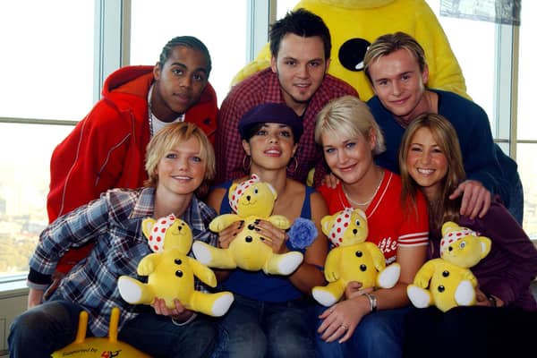 S Club 7 (L to R) Bradley Mcintosh, Paul Cattermolle, John Lee, Hannah Spearritt, Tina Barrett, Joe Omeara and Rachael Stephens pose for photographers November 15, 2001