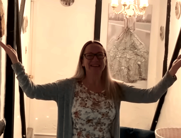 Estate agent Claire Cossey has created “The Neverending Property” to help sell her friend’s £700,000 house in Bedfordshire. 