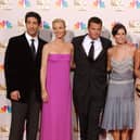 (L to R) Actors David Schwimmer, Lisa Kudrow, Matthew Perry, Courteney Cox Arquette, Jennifer Aniston and Matt LeBlanc (Photo by Robert Mora/Getty Images)

