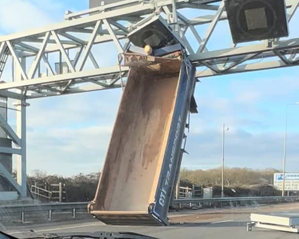 The lorry trailer stuck on a gantry between junction 17 at Cribbs Causeway and junction 18 at Avonmouth