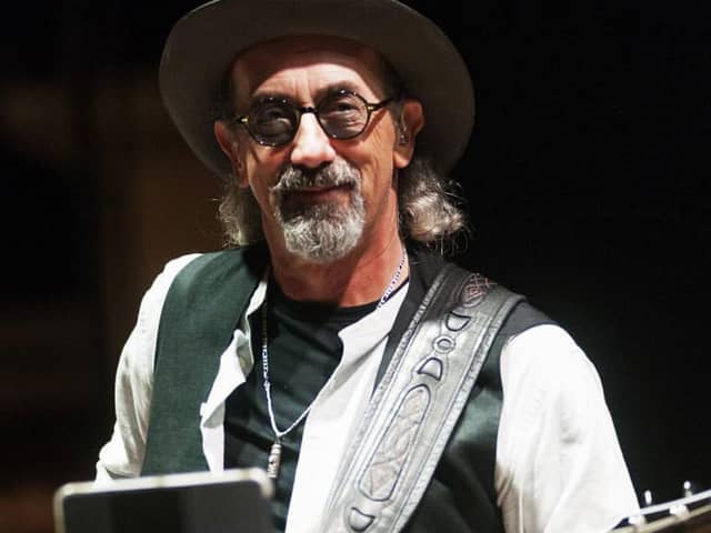 Jack Sonni was known as “the other guitarist” during the London band’s Brothers in Arms era. Source: https://commons.wikimedia.org/
