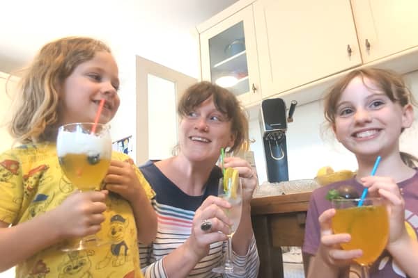 We made mocktails using the SodaStream Art and it was so much fun!