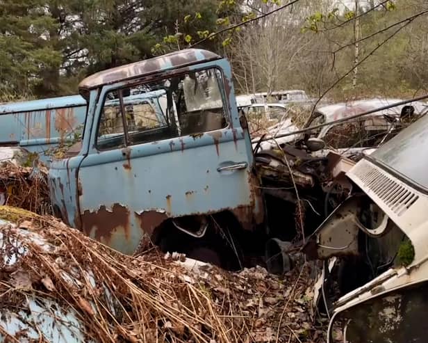 Old and rusted vehicles 