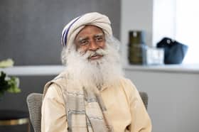 Sadhguru being interviewed by Ralph Blackburn