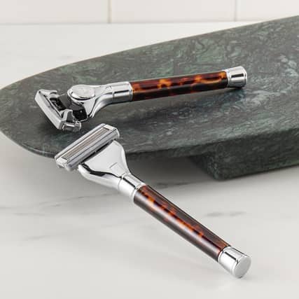 The Tortoiseshell Razor is one of Cremo’s most popular products