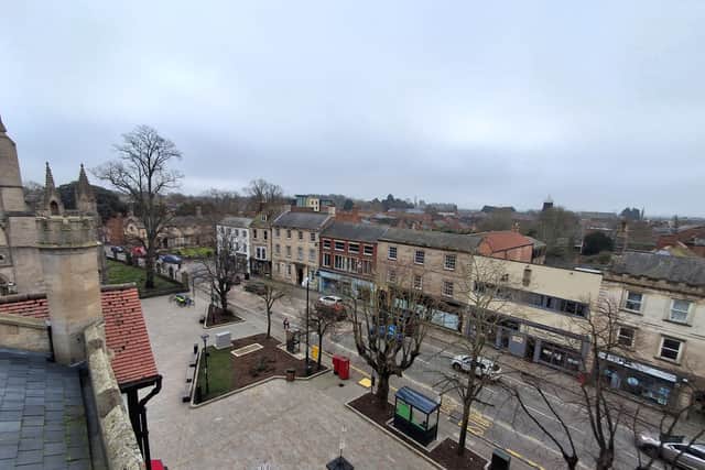 Sleaford marketplace at the heart of the conservation area. A number of commercial properties along Eastgate and in the marketplace have been improved with UKSPF funding.