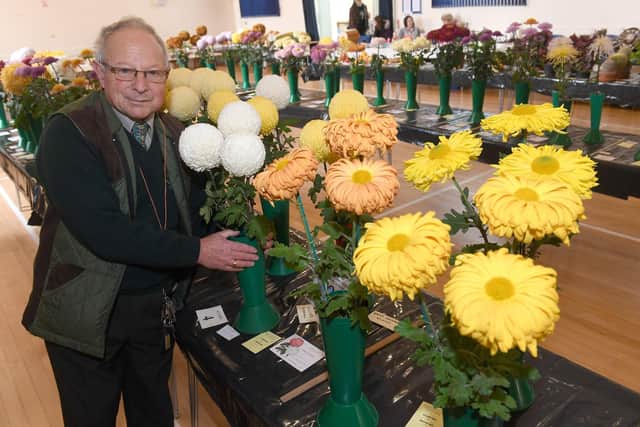 Spilsby and District Chrysanthemum Show. Chub chairman John Simpson EMN-191126-150239001