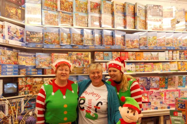 Elf weekend for Alzheimer’s Society ANL-191212-090123001