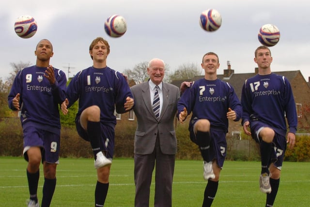 Sir Tom Finney at PNE's Springfields training ground with four PNE trainees - Dominic Collins, Jack Cudworth, Nathan Fairhurst and Danny Mayor