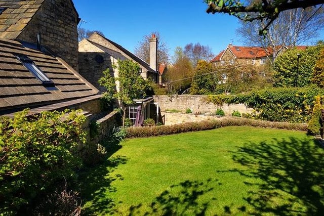 Bodkin Cottage has been superbly renovated by its current owners and has delightful accommodation which is surprisingly spacious and features double glazed sash windows, latch & brace doors and antique pillar radiators throughout.