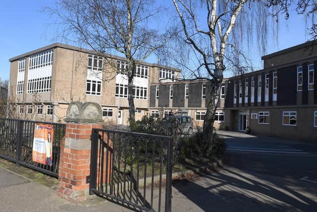 Carres Grammar School EMN-190402-142954001