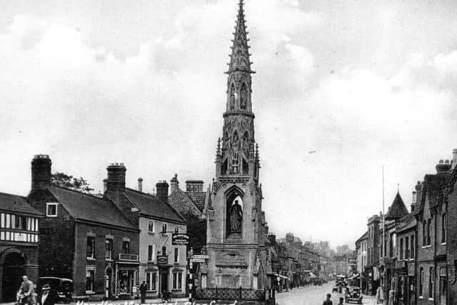 The Handley monument in the 1930s.