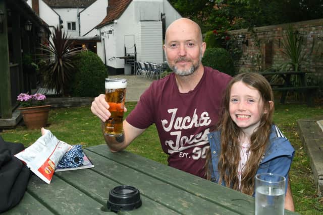 Goodbarns Yard. Paul Edwards of Boston with his daughter Isabelle Edwards 9. EMN-200507-111704005
