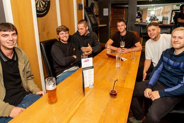 Harpars Bar Horncastle EMN-200607-150830001
