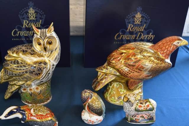 Derby paperweights. EMN-200724-145604001