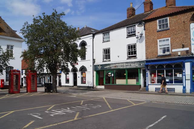 Horncastle Market Place looking to St Lawrence Street EMN-200730-093051001