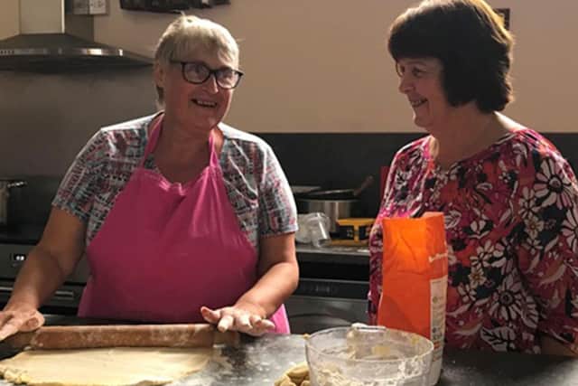 Fiona Blackburn, deputy chair at Wragby ChEF preparing pastry with Councillor Patricia Bradwell. EMN-201008-164734001