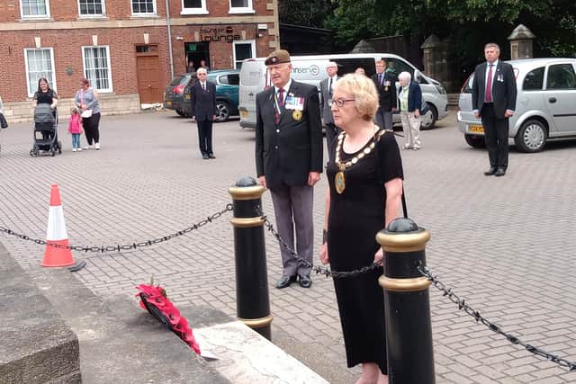 Coun Susan Waring, chairman of NKDC lays a wreath on behalf of the town. EMN-200817-154717001