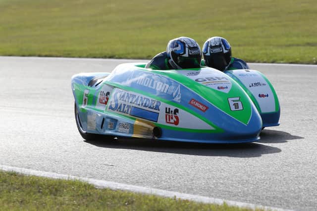 Ellis and Richardson in action. Photo: Dave Yeomans
