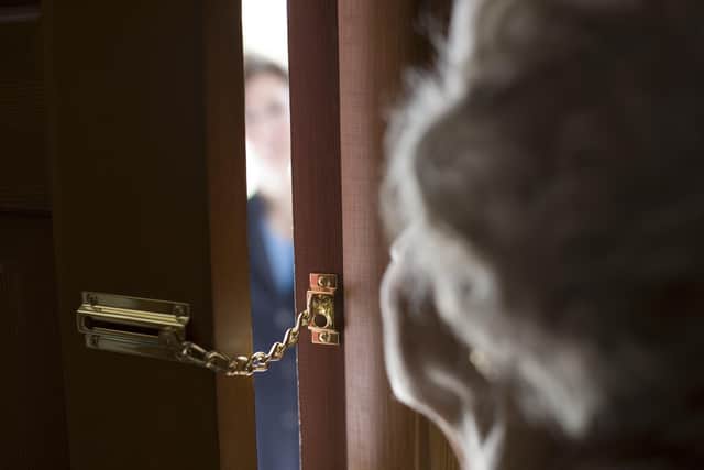 Residents have been warned to be on their guard against bogus police officers operating in the Horncastle area.
