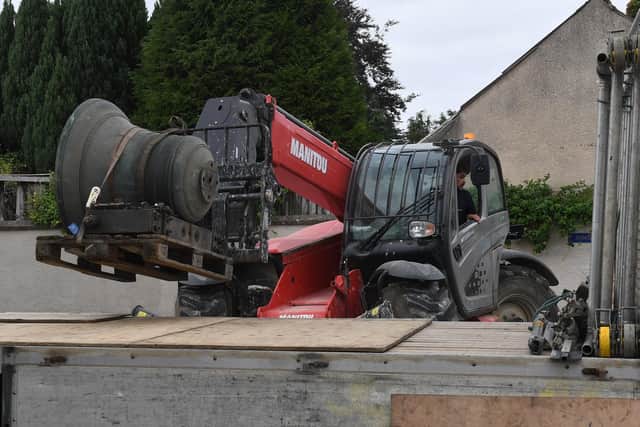 Ruskington church being taken away for repair. Bells being loaded onto the lorry by Tom Allen. EMN-200921-170025001