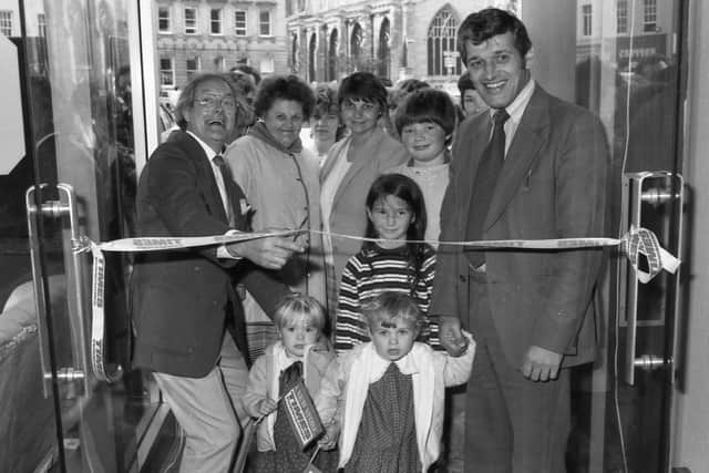 TV star Neville King opens the Boston branch of Times Funishing in 1985.