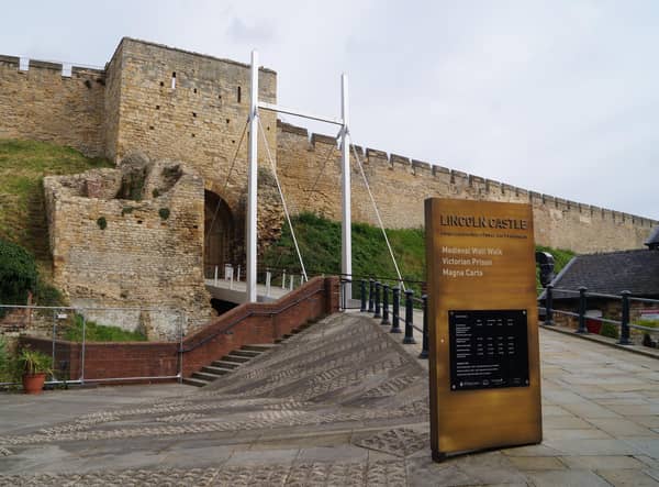 Lincoln Castle EMN-200928-151737001