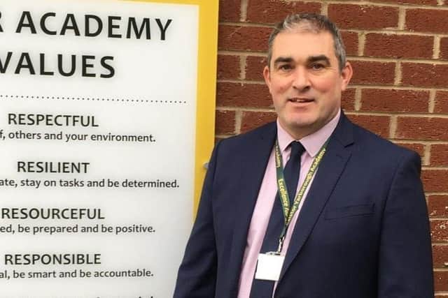 Headteacher at Caistor Yarborough Academy, Mark Midgley EMN-200810-135148001