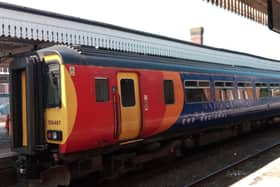 Helping students to get home for Christmas on East Midlands Railway services. EMN-201022-134049001