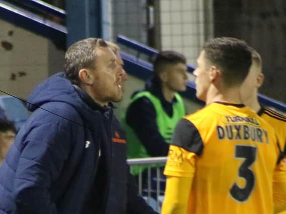 Elliott in discussion with Scott Duxbury. Photo: Oliver Atkin