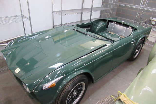TR5 sports car EMN-200611-143050001