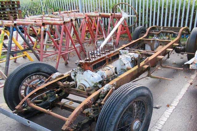 A 1920s Rolls Royce rolling chassis EMN-200611-143111001