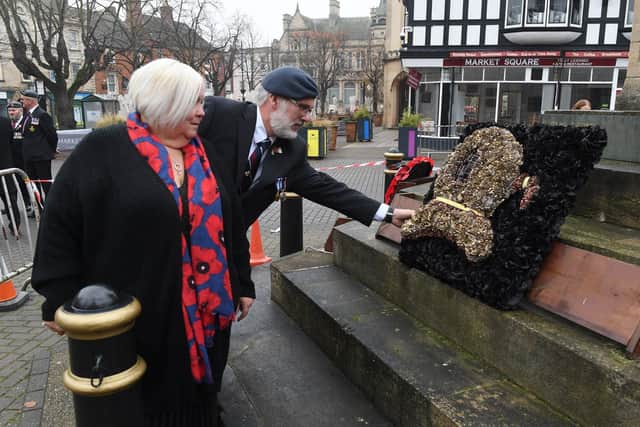 Remembrance Sunday at Sleaford. Sheila Allen and Steve Eaton of Sleaford Veterans Breakfast Club. EMN-200911-105408001