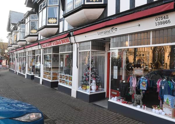 Sleaford businesses in lockdown. Lorraines Childrenswear and Bellissimo Boutique in Sleaford Market Place. EMN-201231-151317001