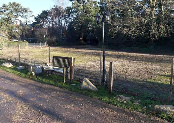 Residents of The Pines, Sleaford, are unhappy that the land owner has put up a chicken wire fence around the communual garden lawn. EMN-211201-131848001