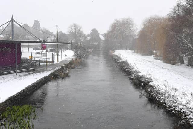 Sleaford Leisure Centre and the Slea. EMN-210802-125811001