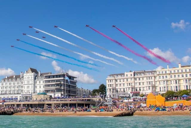 Airbourne display at Eastbourne SUS-180815-125706001