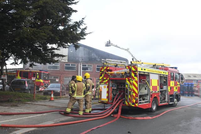 Firecrews taking stock of the situation. EMN-210403-165858001