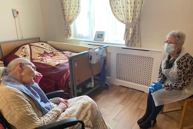 Elsie Reeson (right) visiting her auntie Elsie Tansley.