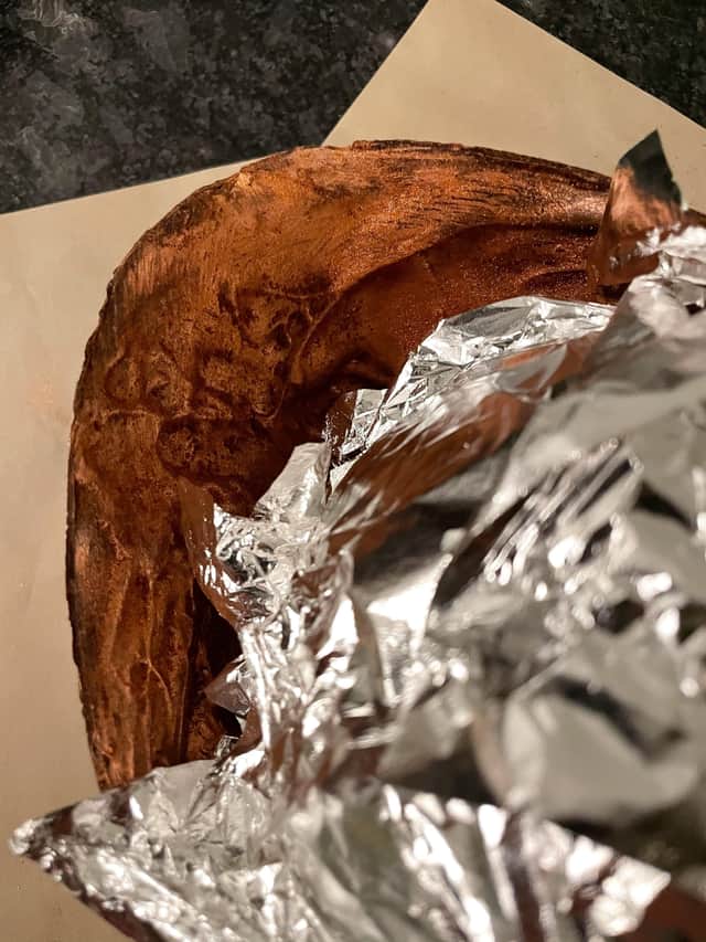 The medium sized egg consists of 35% milk chocolate with Difference Coffee Jamaica Blue Mountain beans and hazelnut crumble and is wrapped entirely in edible silver leaves. EMN-210329-123918001