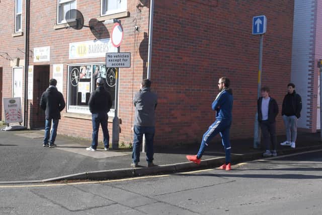 Queues at VIP Barbers on Carre Street in Sleaford on Monday morning. EMN-211204-175516001