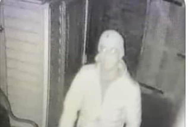 Do you recognise this man? EMN-210804-110605001