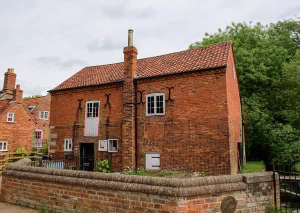 Cogglesford Watermill. EMN-200303-145825001