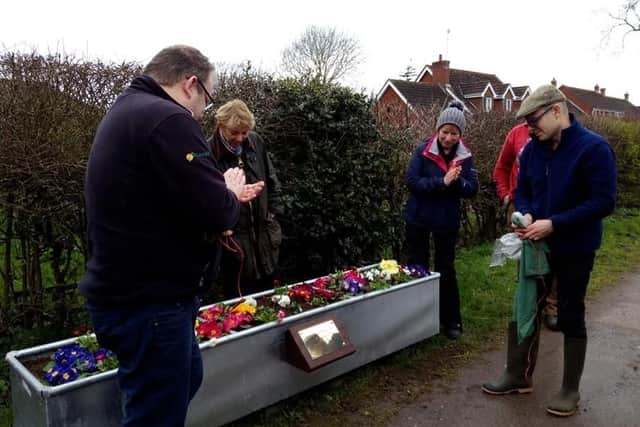 Holton le Moor planter in memory of Tony and Barbara Pywell EMN-201004-115957001