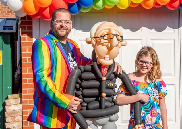 Father and daughter salute Captain Tom Moore with their balloon skills! | LincolnshireWorld Father and daughter salute Captain Tom Moore with their balloon skills! | LincolnshireWorld
