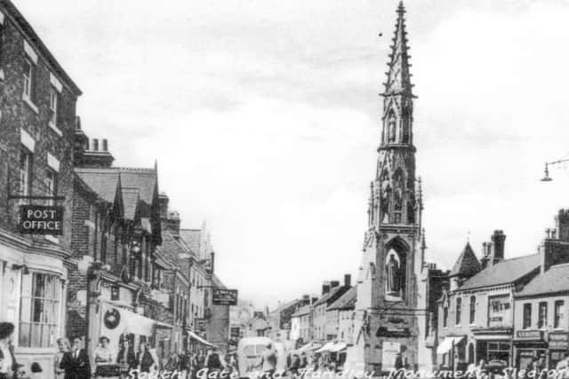 A postcard view of Southgate and its post office from the 1960s. EMN-200105-135950001