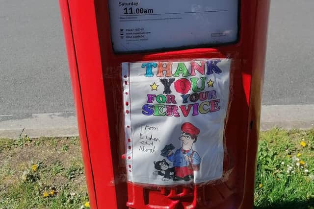Leaving notes for posties, by Vikki Daubney. EMN-201005-171935001