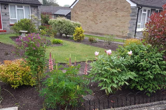 Catching up on gardening at home in Billinghay - Terry and Elizabeth Waters. EMN-201005-162840001