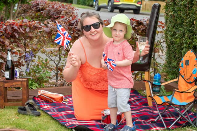 Oscar Cunningham age 3 and Beth Lancaster. EMN-201105-095138001